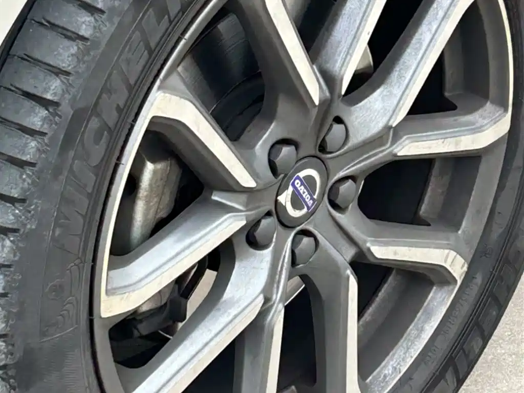 Volvo XC60 2017 — фото 7