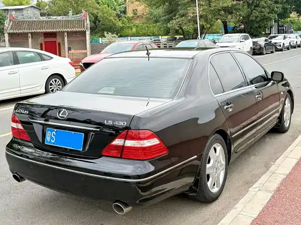 Lexus LS 2005