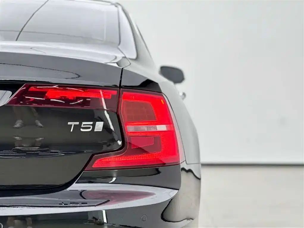 Volvo S90 2019 — фото 16
