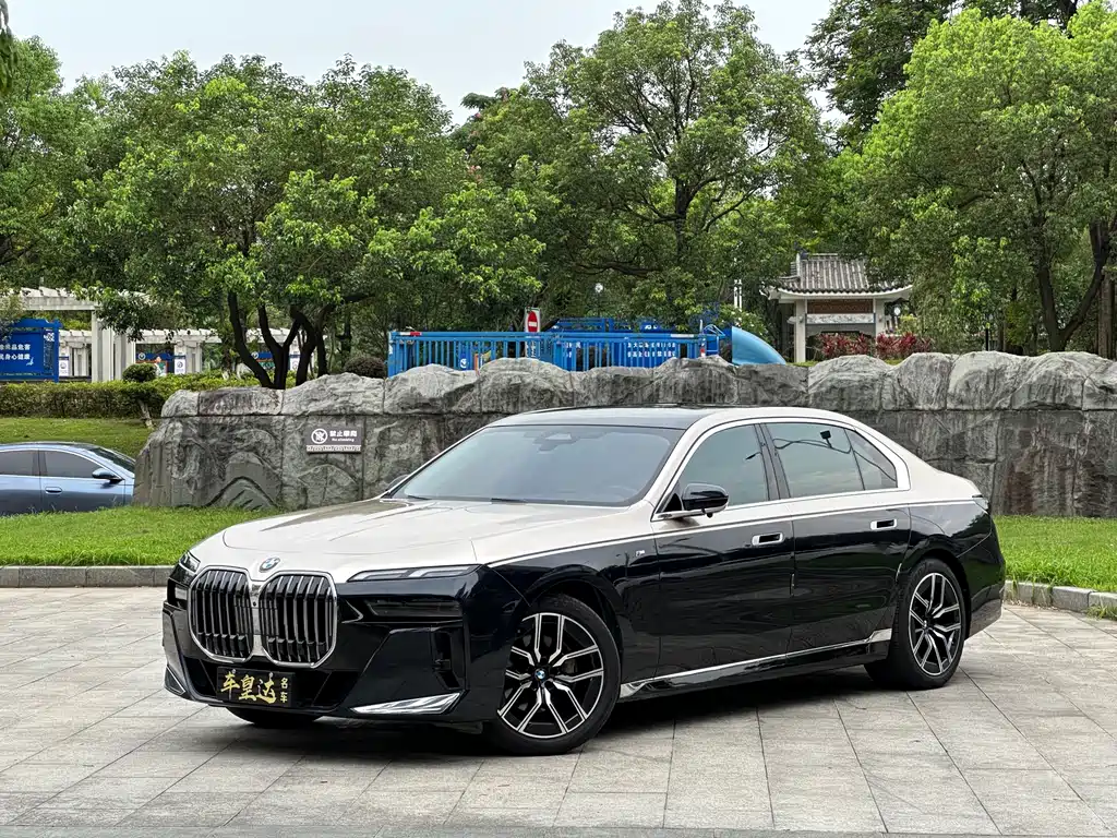 BMW 7 Series 2023 — фото 1