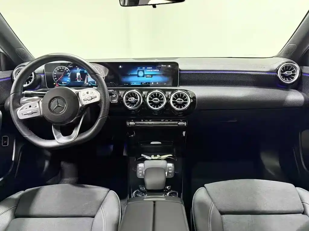 Mercedes-Benz A-Class 2019 — фото 6