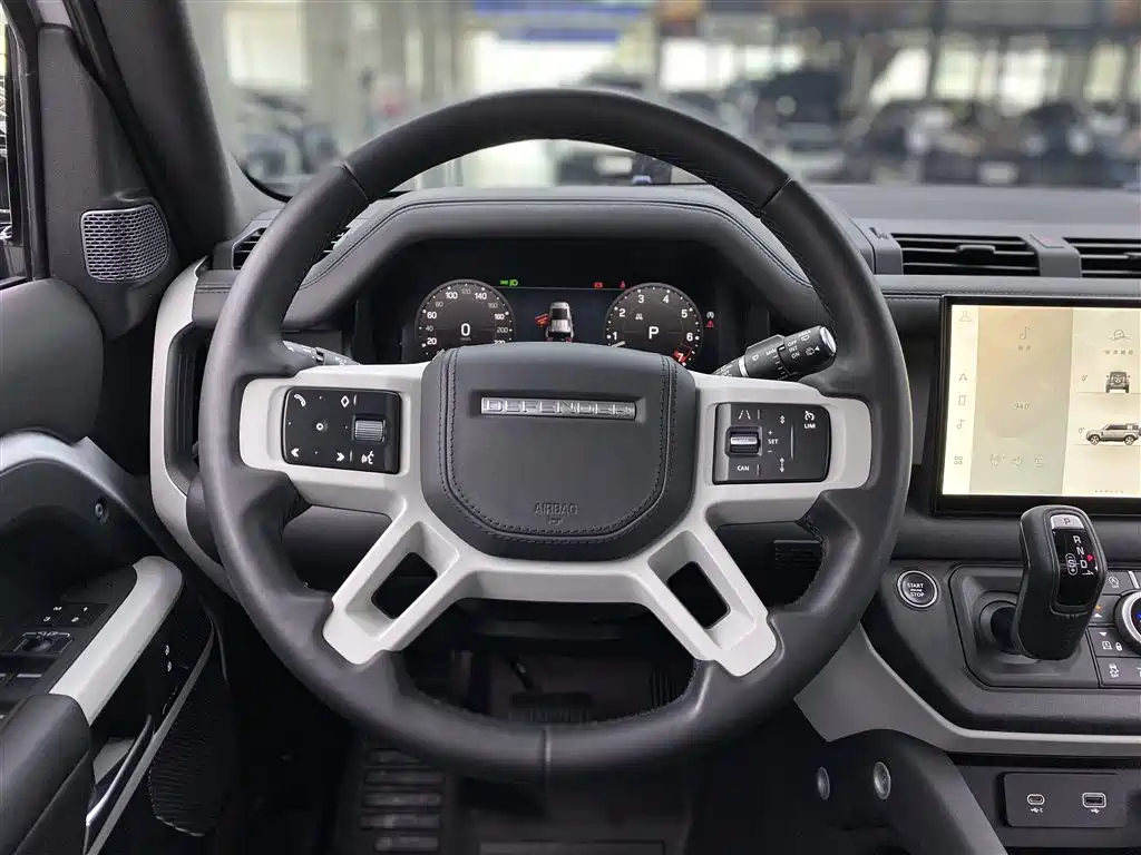 Land Rover Defender 2023 — фото 13