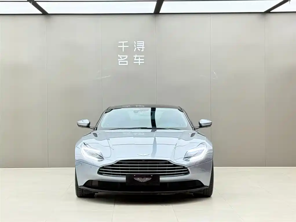 Aston Martin DB11 2021 — фото 2