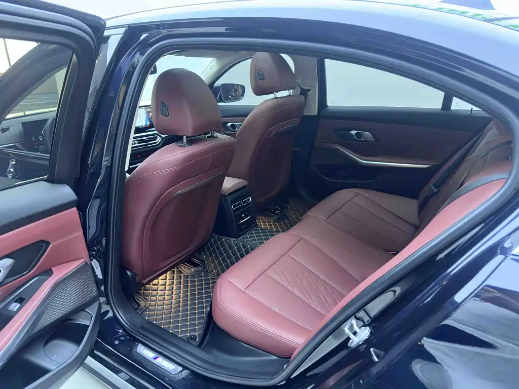 BMW 3 Series 2023 — фото 10