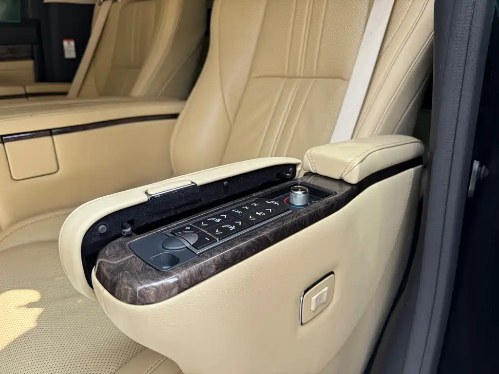 Toyota Alphard 2021 — фото 16