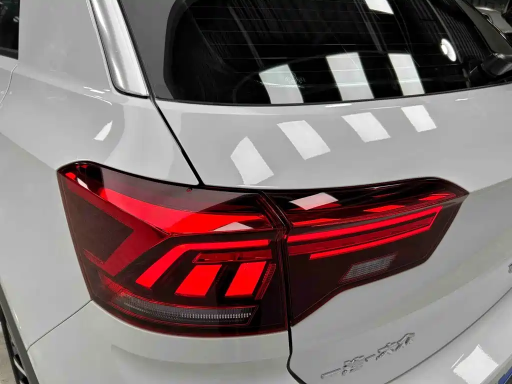 Volkswagen T-Roc 2023 — фото 19