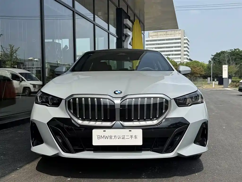 BMW 5 Series 2025