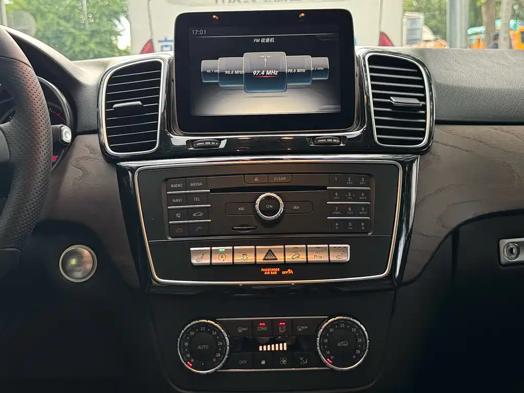 Mercedes-Benz GLE 2017 — фото 19