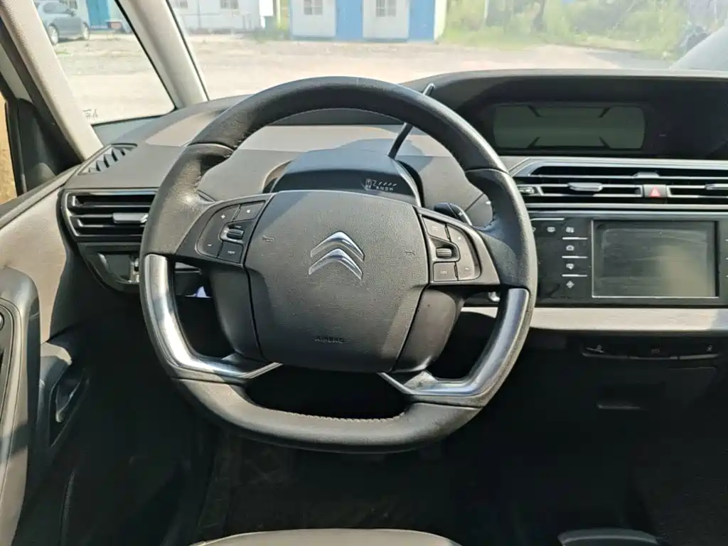 Citroen C4 Picasso 2017 — фото 11