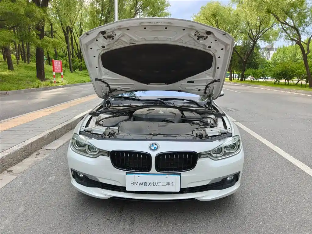 BMW 3 Series 2019 — фото 14