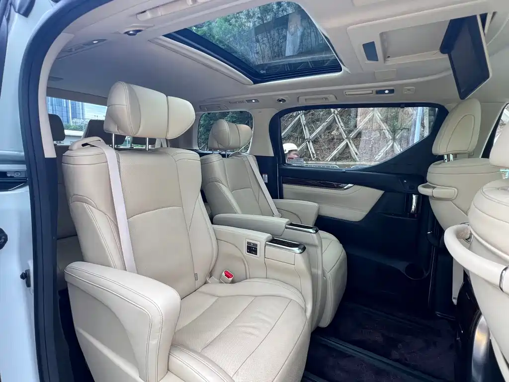 Toyota Alphard 2018 — фото 13