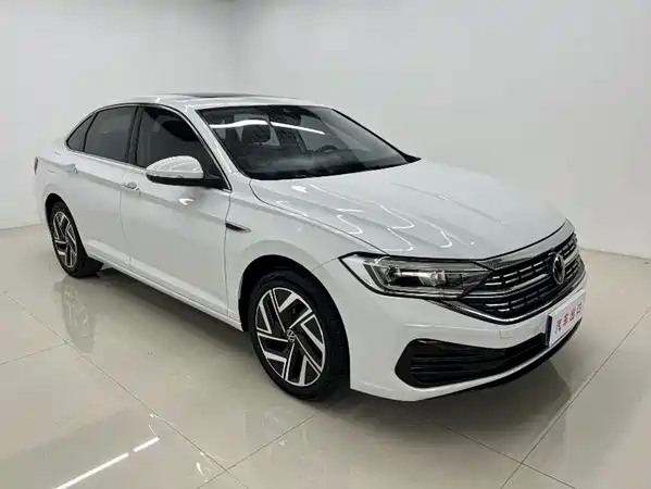 Volkswagen Sagitar 2022