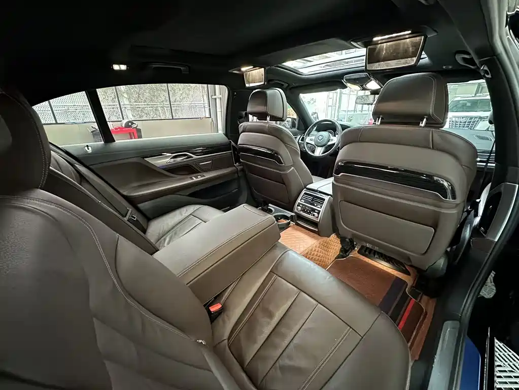 BMW 7 Series 2019 — фото 18