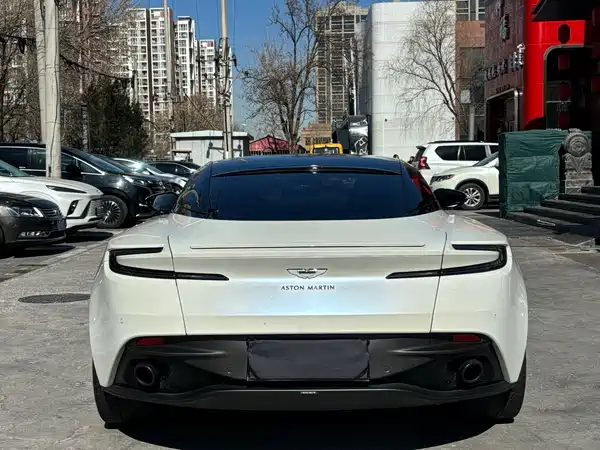 Aston Martin DB11 2019
