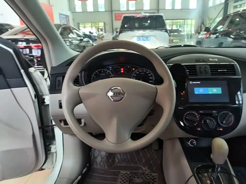 Nissan Tiida 2016 — фото 11