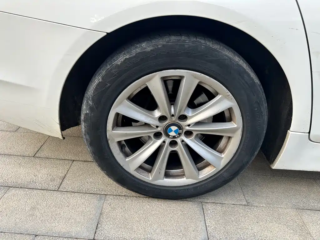 BMW 5 Series 2012 — фото 14