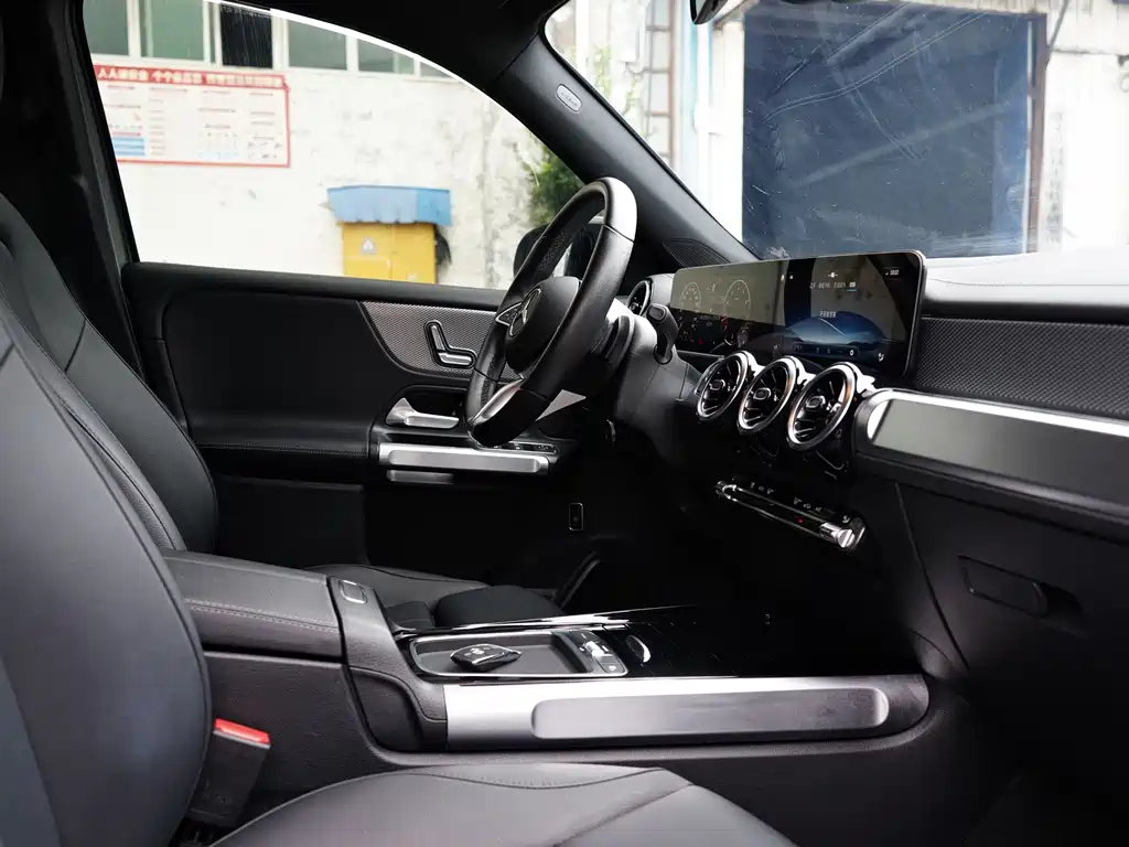 Mercedes-Benz GLB 2023