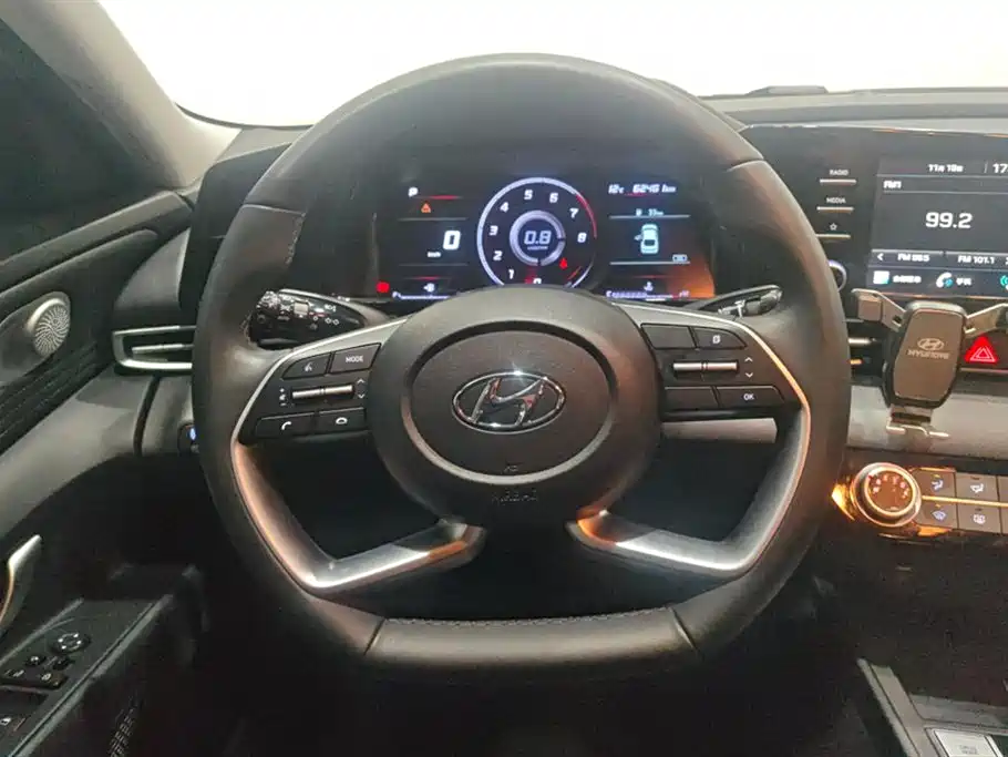 Hyundai Elantra 2023 — фото 15