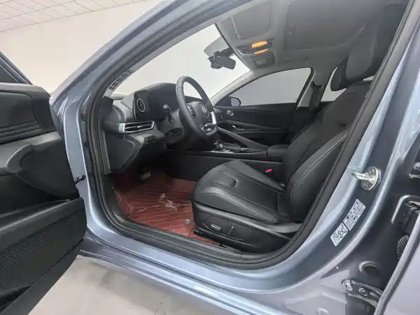 Hyundai Elantra 2024