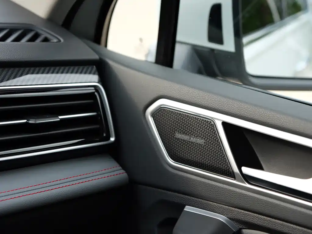 Volkswagen Tiguan L 2023 — фото 11