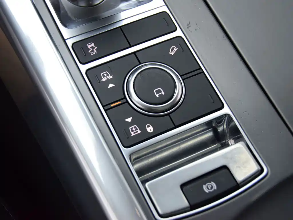 Land Rover Sport 2020 — фото 17