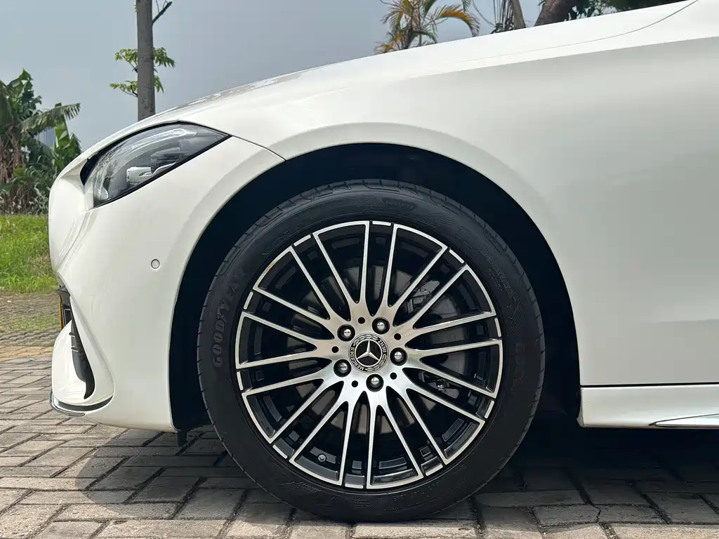 Mercedes-Benz C-Class 2023 — фото 15