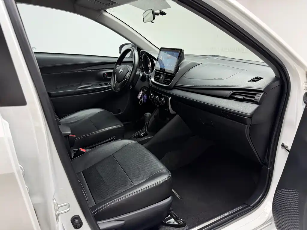 Toyota Yaris L 2023 — фото 16