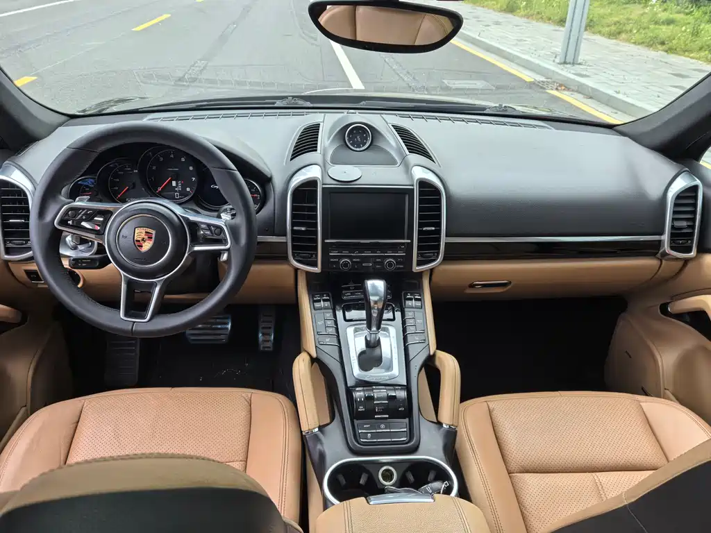 Porsche Cayenne 2016 — фото 15