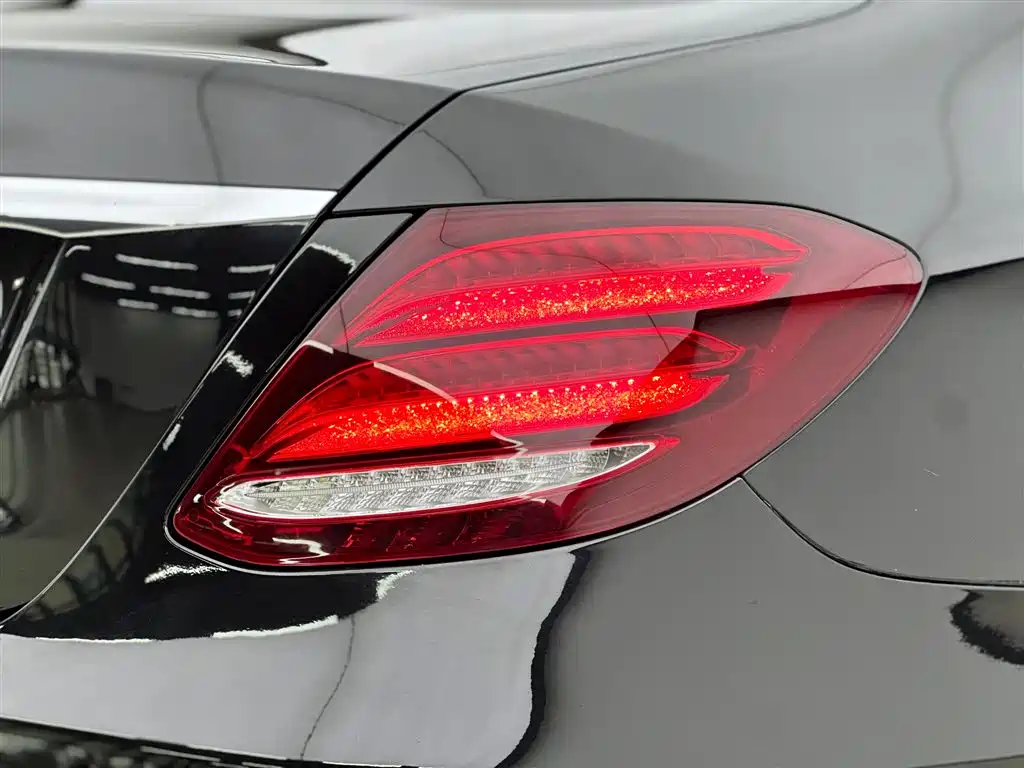 Mercedes-Benz E-Class 2020 — фото 16