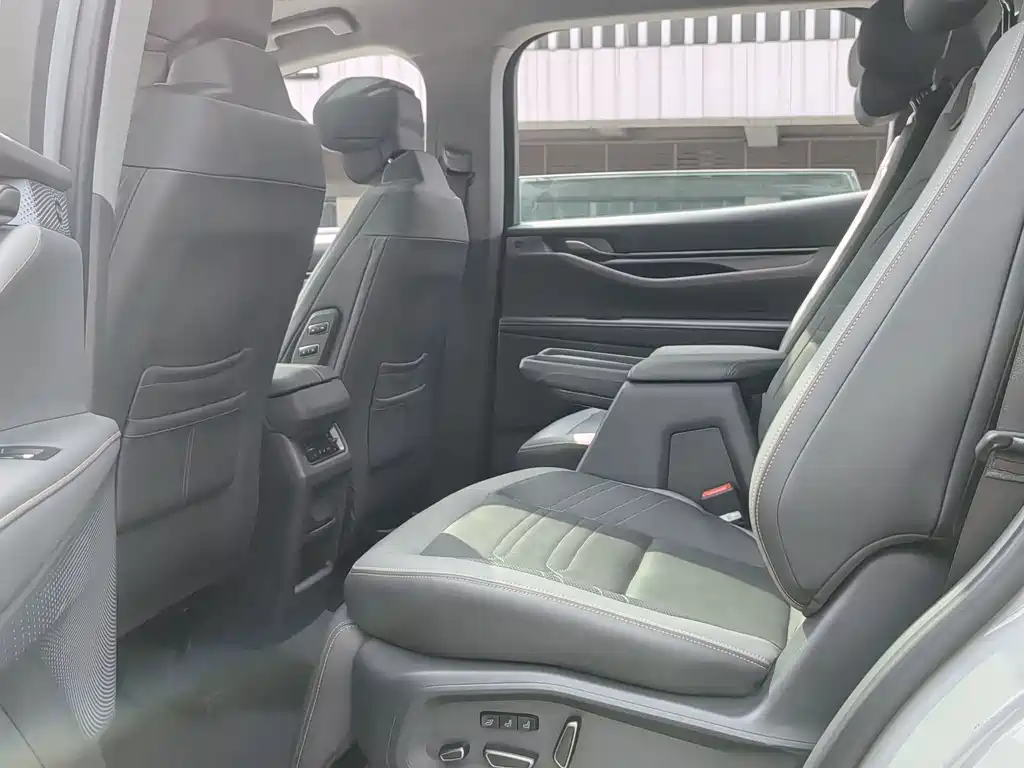 Ford Edge 2023 — фото 14