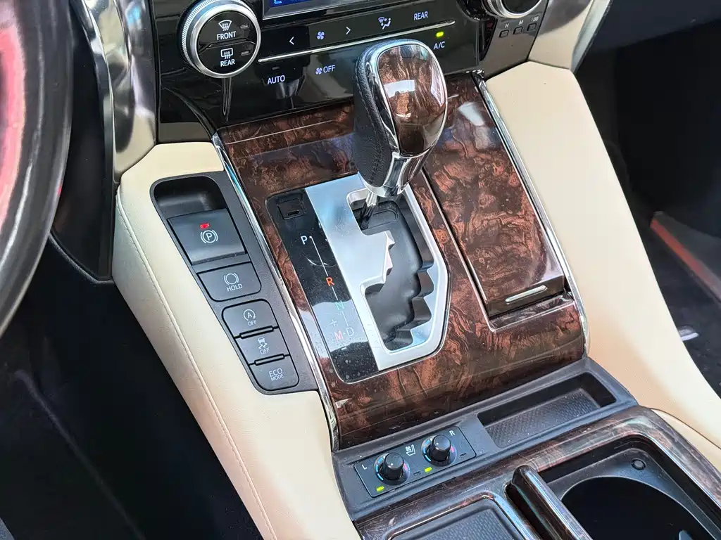 Toyota Alphard 2018 — фото 13