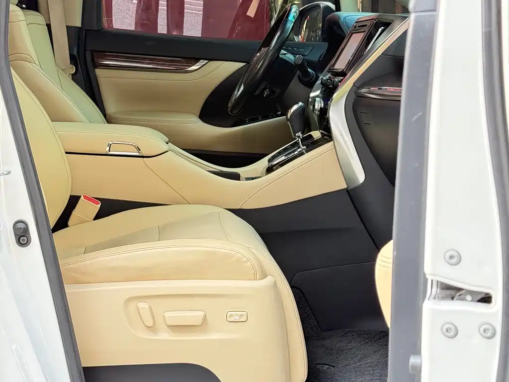 Toyota Alphard 2018 — фото 15