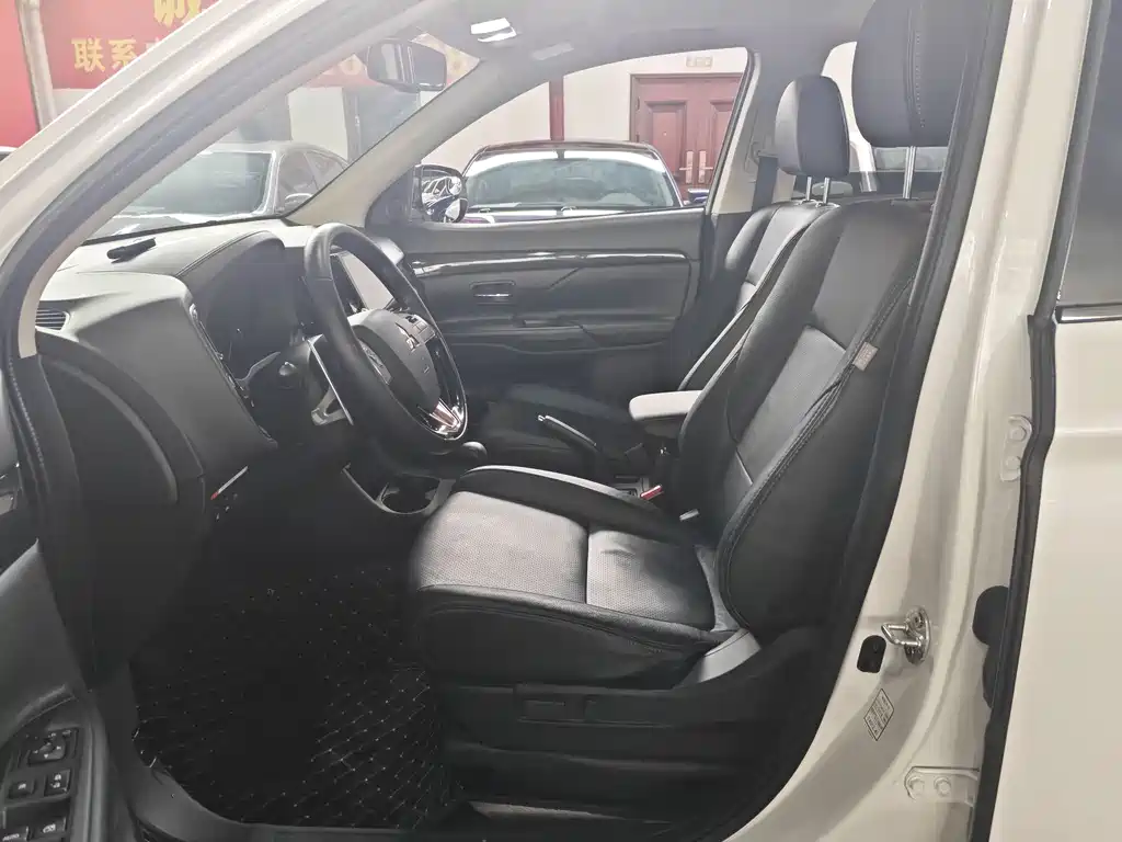 Mitsubishi Outlander 2016