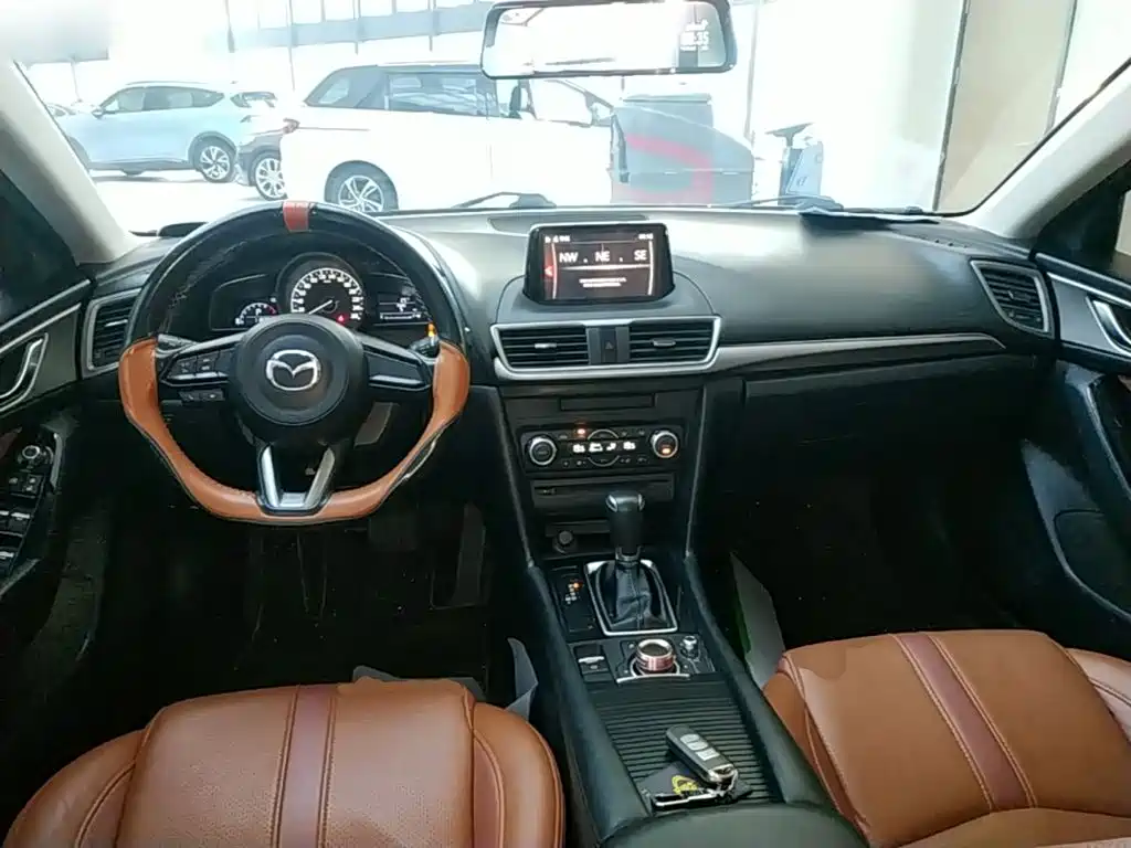 Mazda 3 Axela 2018 — фото 10