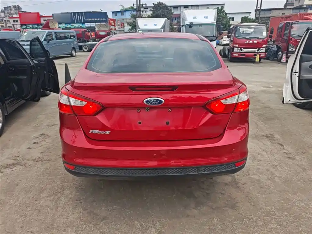 Ford Focus 2015 — фото 6
