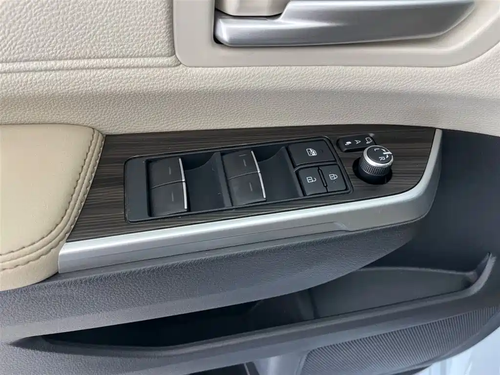 Toyota Sienna 2023 — фото 10