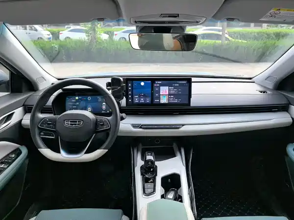 Geely Emgrand L Hip 2022