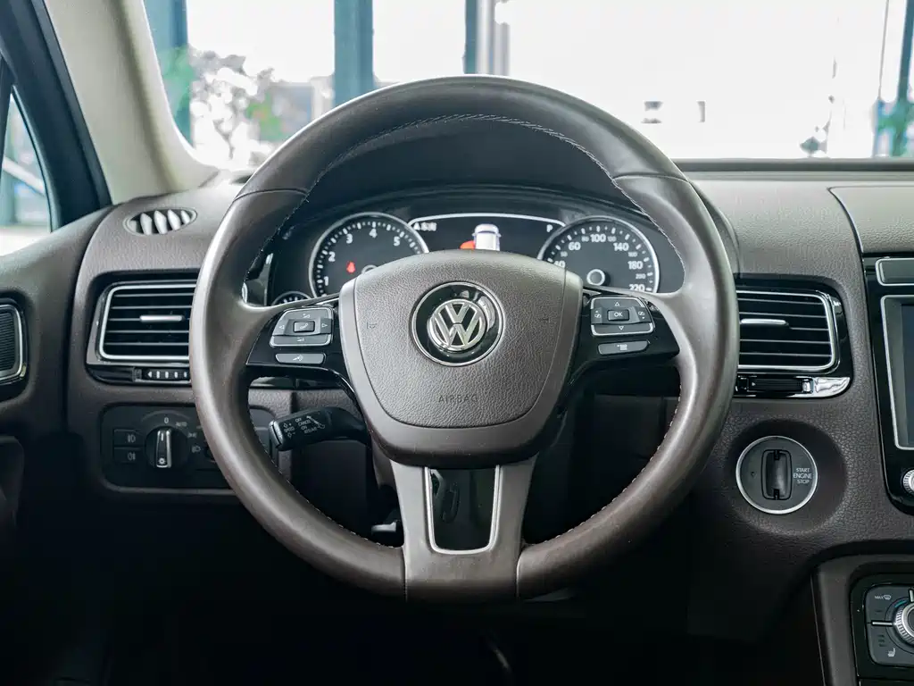 Volkswagen Touareg 2018 — фото 12