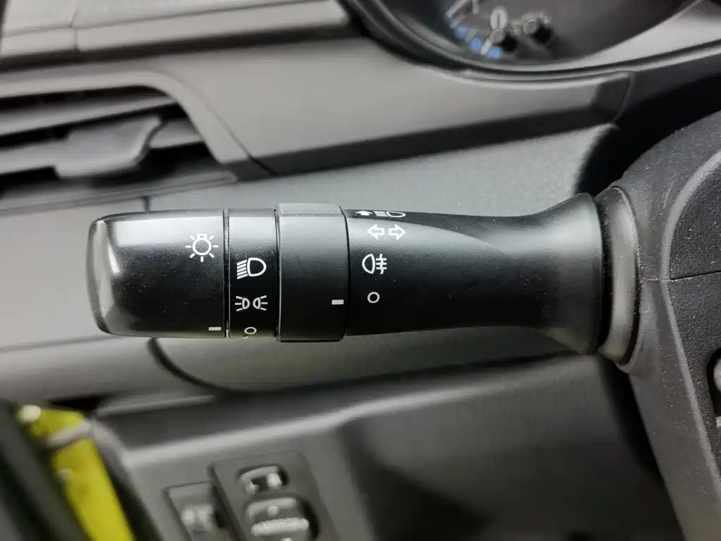 Toyota Yaris L 2016 — фото 21