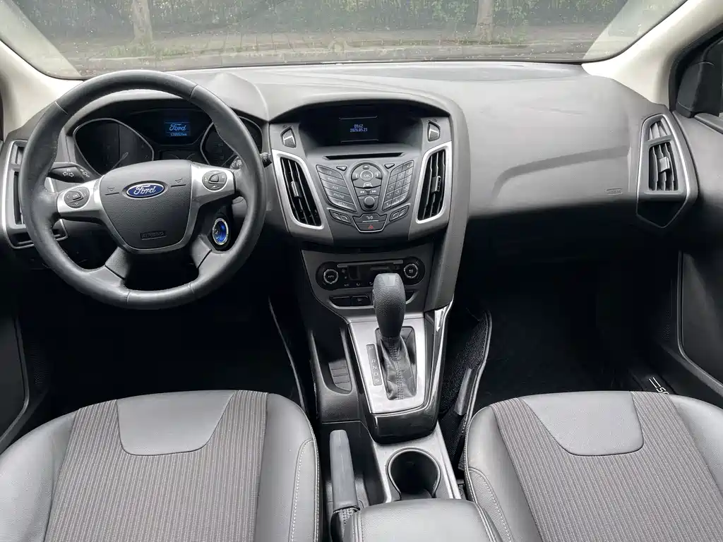 Ford Focus 2015 — фото 6