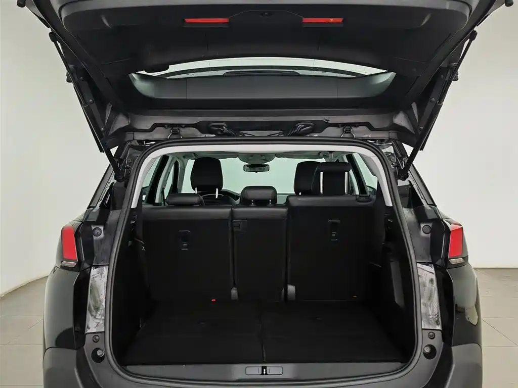 Peugeot 5008 2017 — фото 16