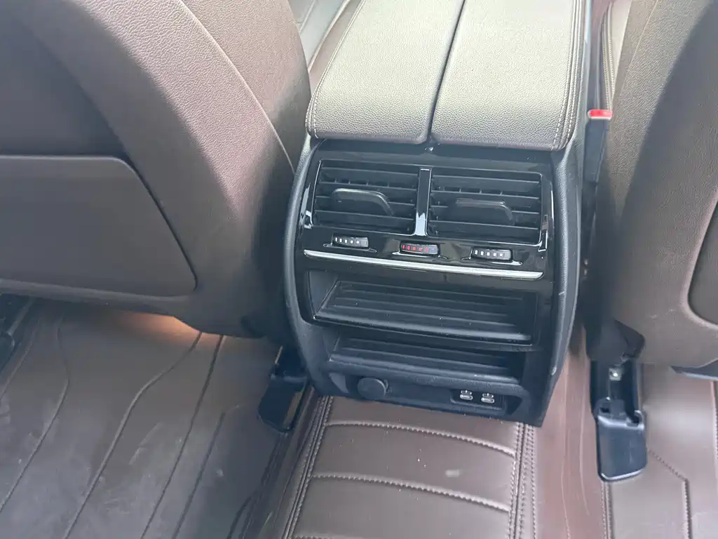 BMW 5 Series 2020 — фото 10