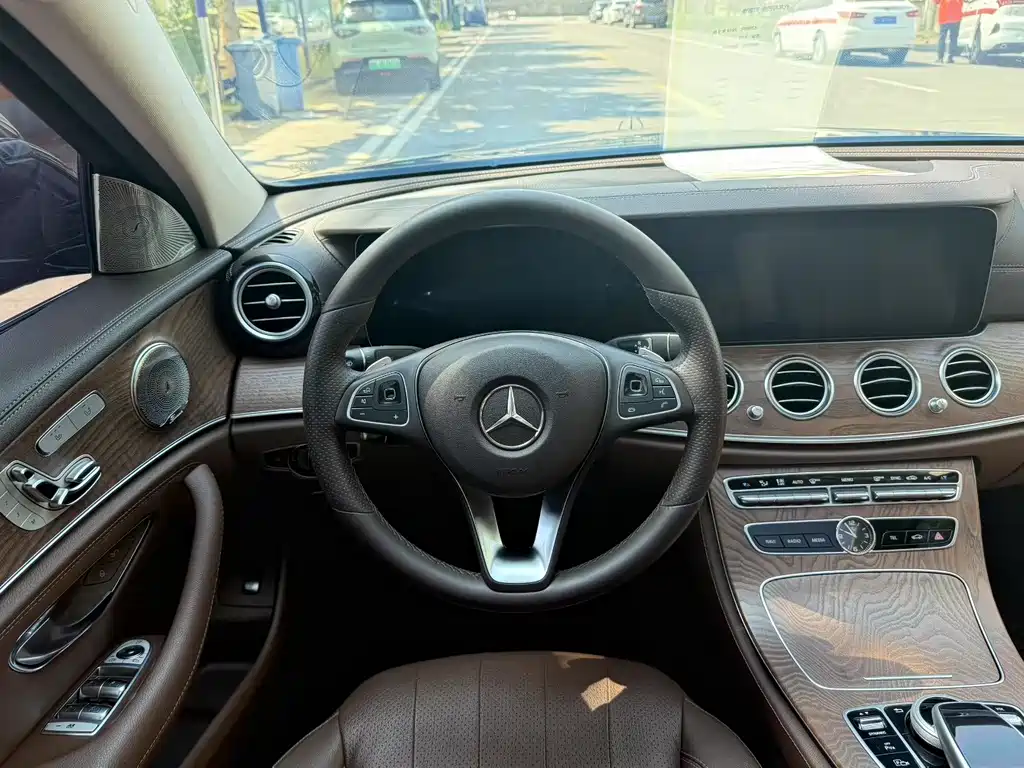 Mercedes-Benz E-Class 2018 — фото 9