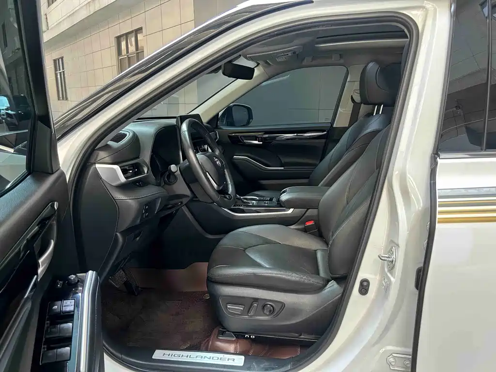 Toyota Highlander 2024 — фото 11