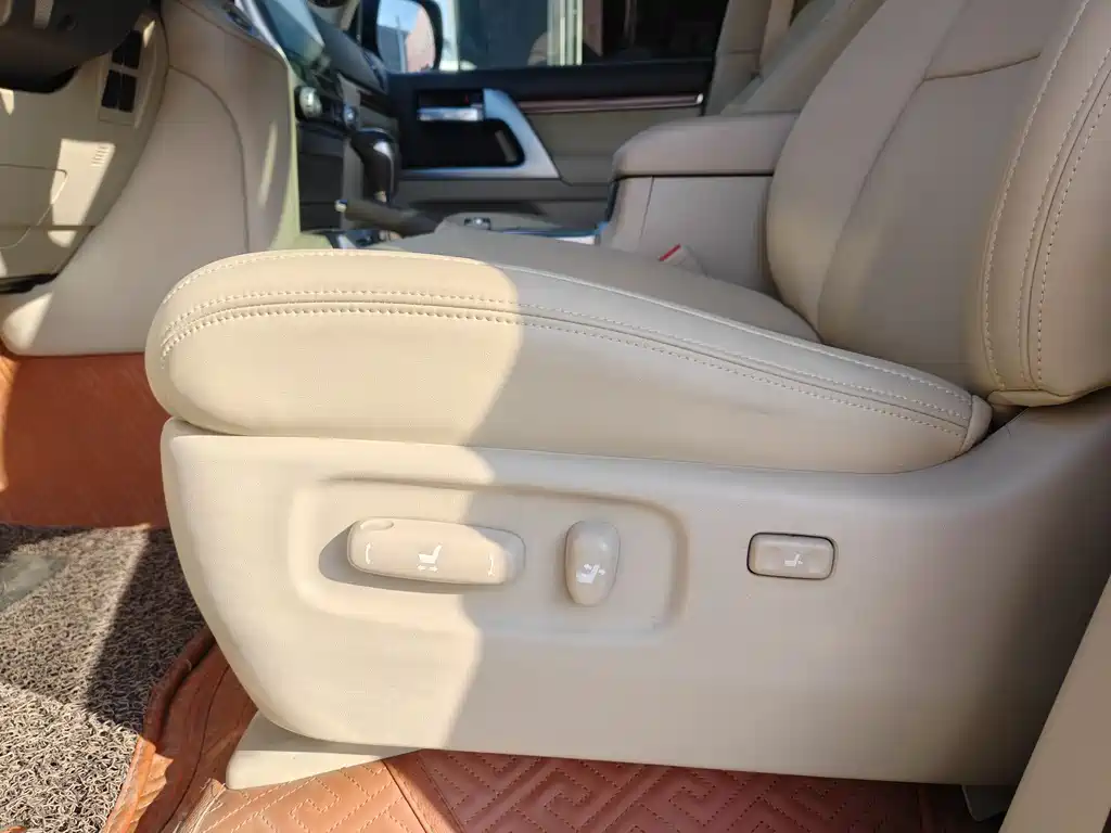 Toyota Land Cruiser 2018 — фото 8