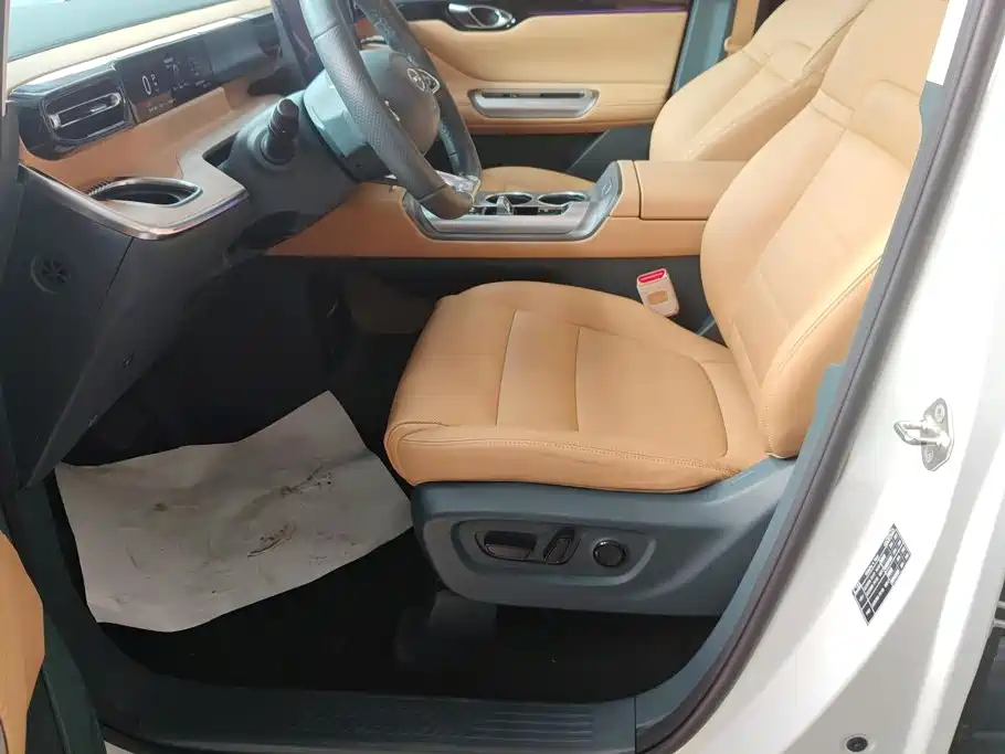 GAC Trumpchi E8 PHEV 2024 — фото 9