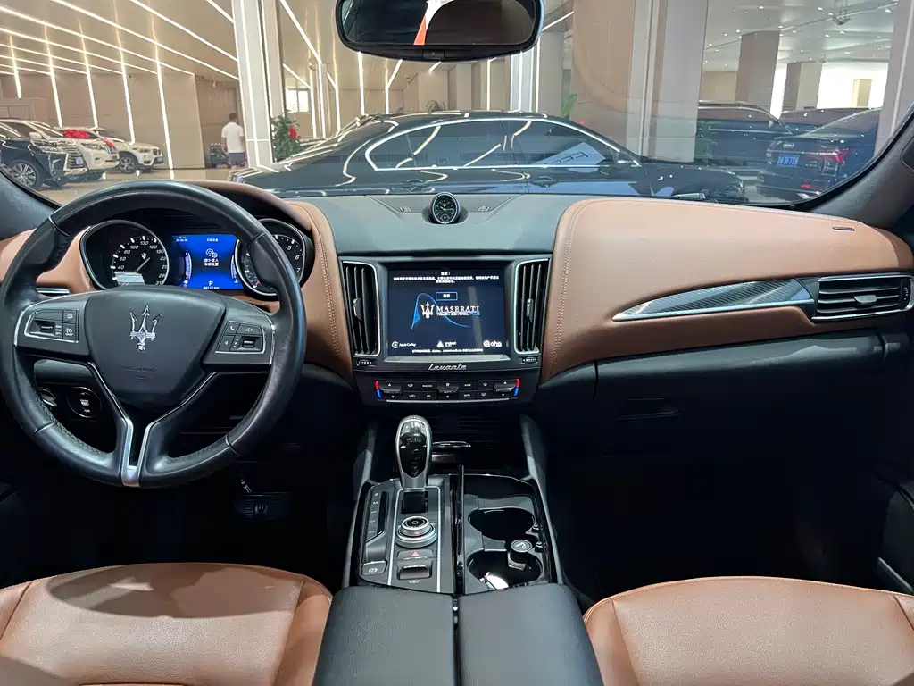 Maserati Levante 2019 — фото 15