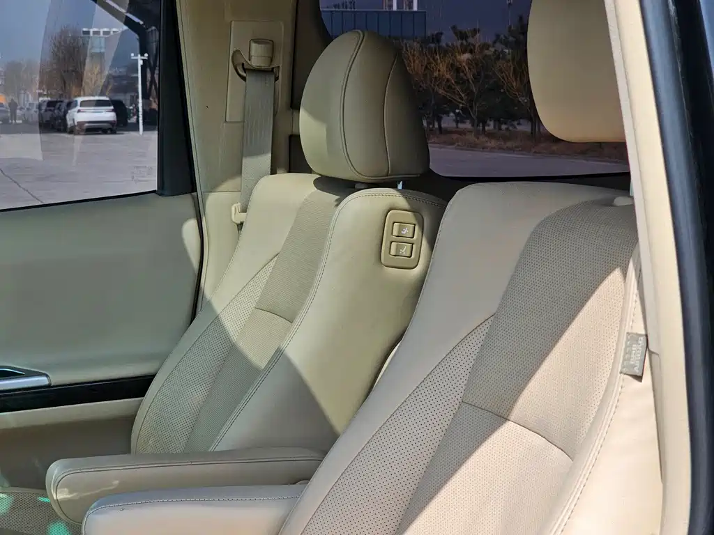 Toyota Alphard 2012 — фото 13