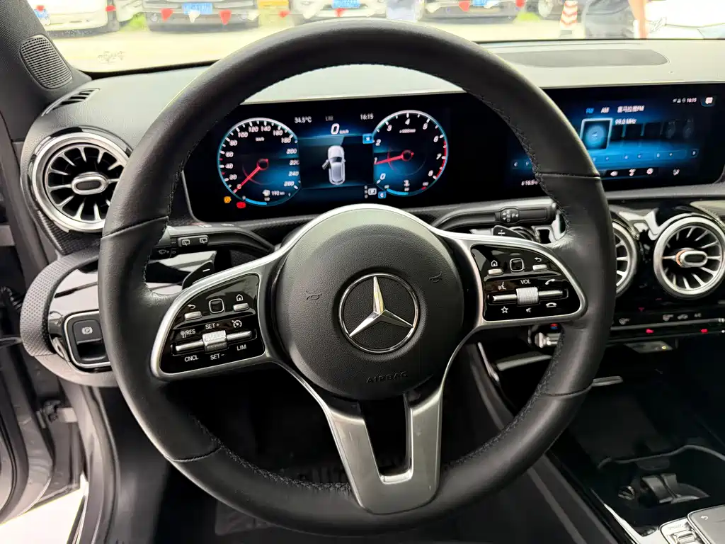 Mercedes-Benz A-Class 2019 — фото 10