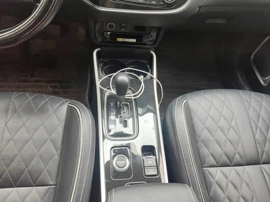 Mitsubishi Outlander 2020 — фото 16